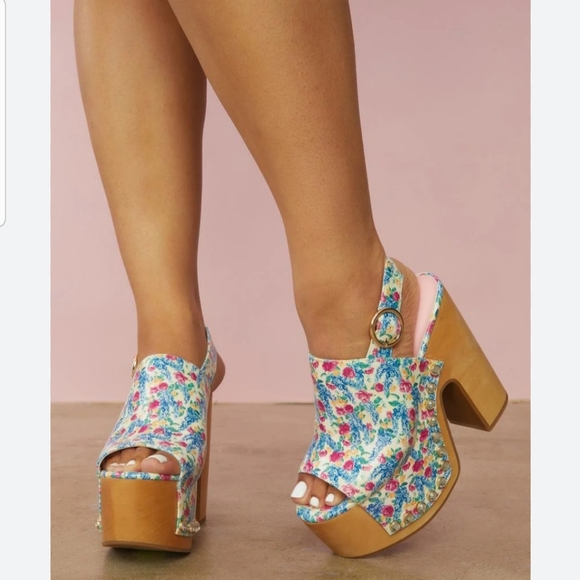 Sugar Thrillz Floral Platform Sandals - Picture 1 of 3